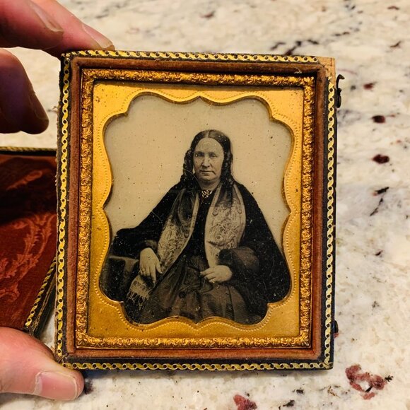 Amazing 1/6 Plate Powerful Ambrotype Photograph Image Middle Age Woman - Picture 1 of 9